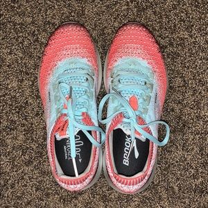 Size 6.5 women’s Brooks levitate 2